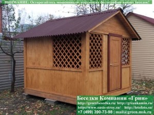 Вы можете дополнительно установить простую деревянную филенчатую дверь в беседку